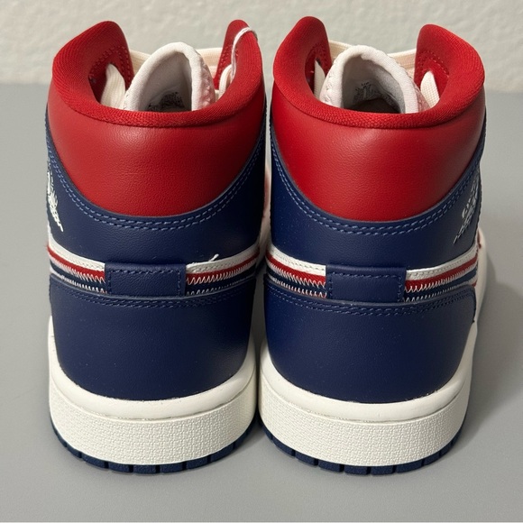 Women’s Nike Air Jordan 1 mid USA Size 8W/6.5M. Brand New!!! 💯 Authentic. - Picture 3 of 9